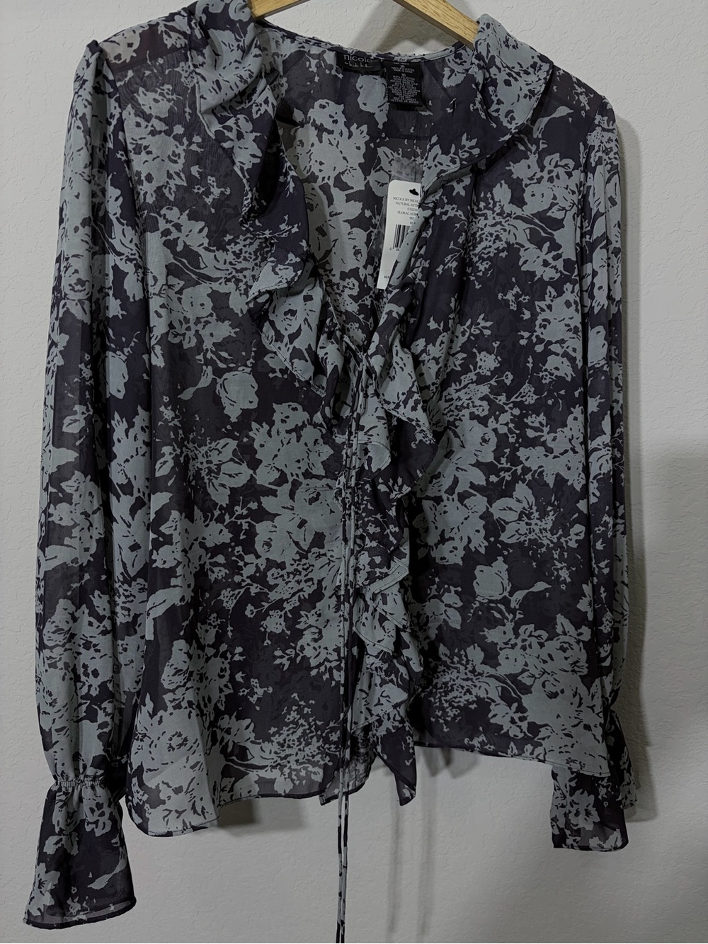 Nicole Miller Women’s Ruffle Front Floral Blouse - Purple and light Blue size 16